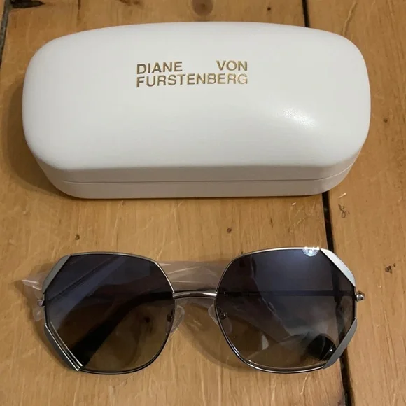 Diane Von Furstenberg sunglasses - Picture 1 of 5